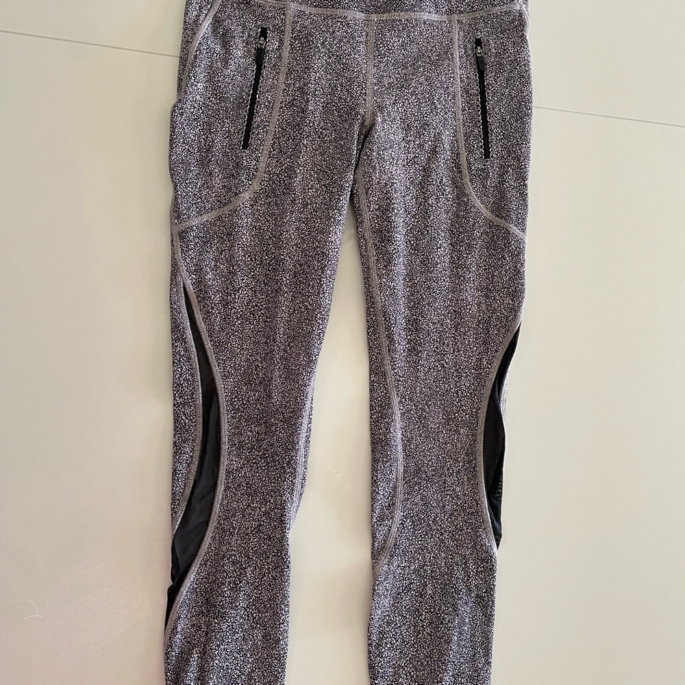 Lululemon Invigorate 7/8 Tight - Picture 3 of 3